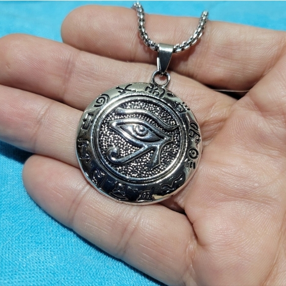 Eye Of Horus Necklace - Picture 2 of 5